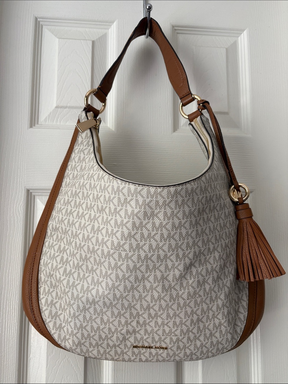 Michael Kors Lauryn Large Vanilla Gold hardware Logo Hobo Shoulder Bag purse